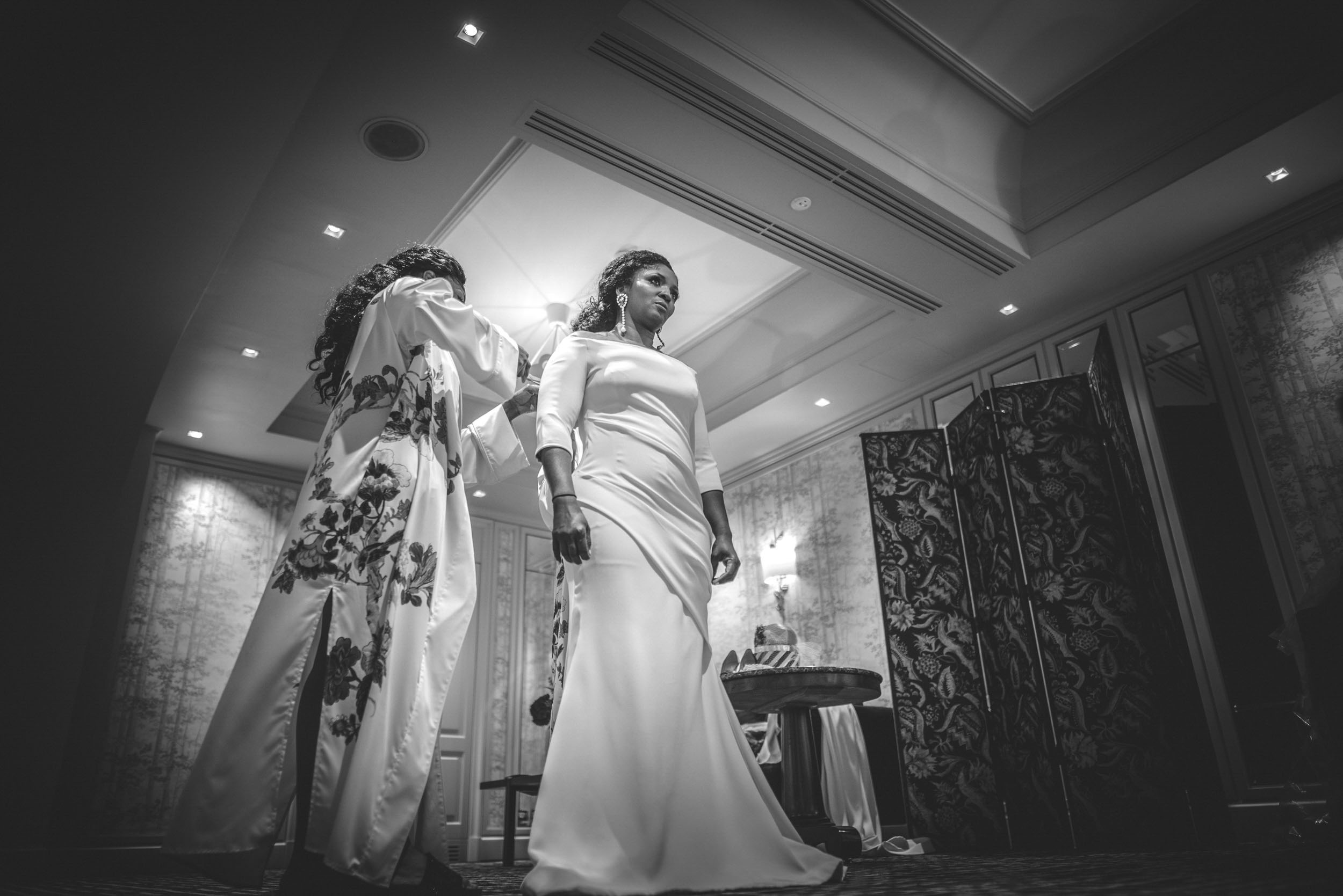 Destination Wedding in Italy - Alessia Bruchi fotografia, italian wedding photographer based in tuscany available for exclusive destination wedding in tuscany and Italy. Getting Ready Photos - Exclusive Wedding in Firenze, Tuscany