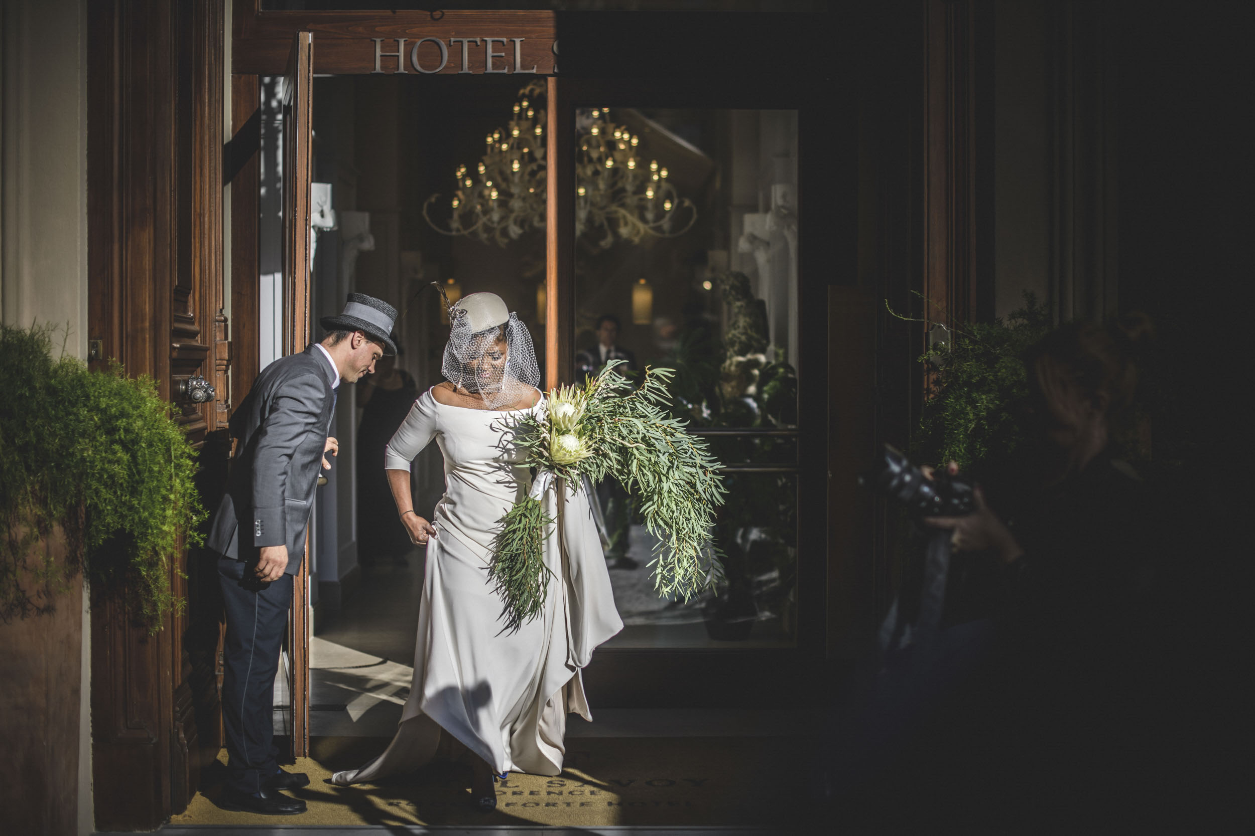 DESTINATION WEDDING IN TUSCANY | Getting Ready in Florence @Hotel Savoy destination wedding photographer Florence Tuscany