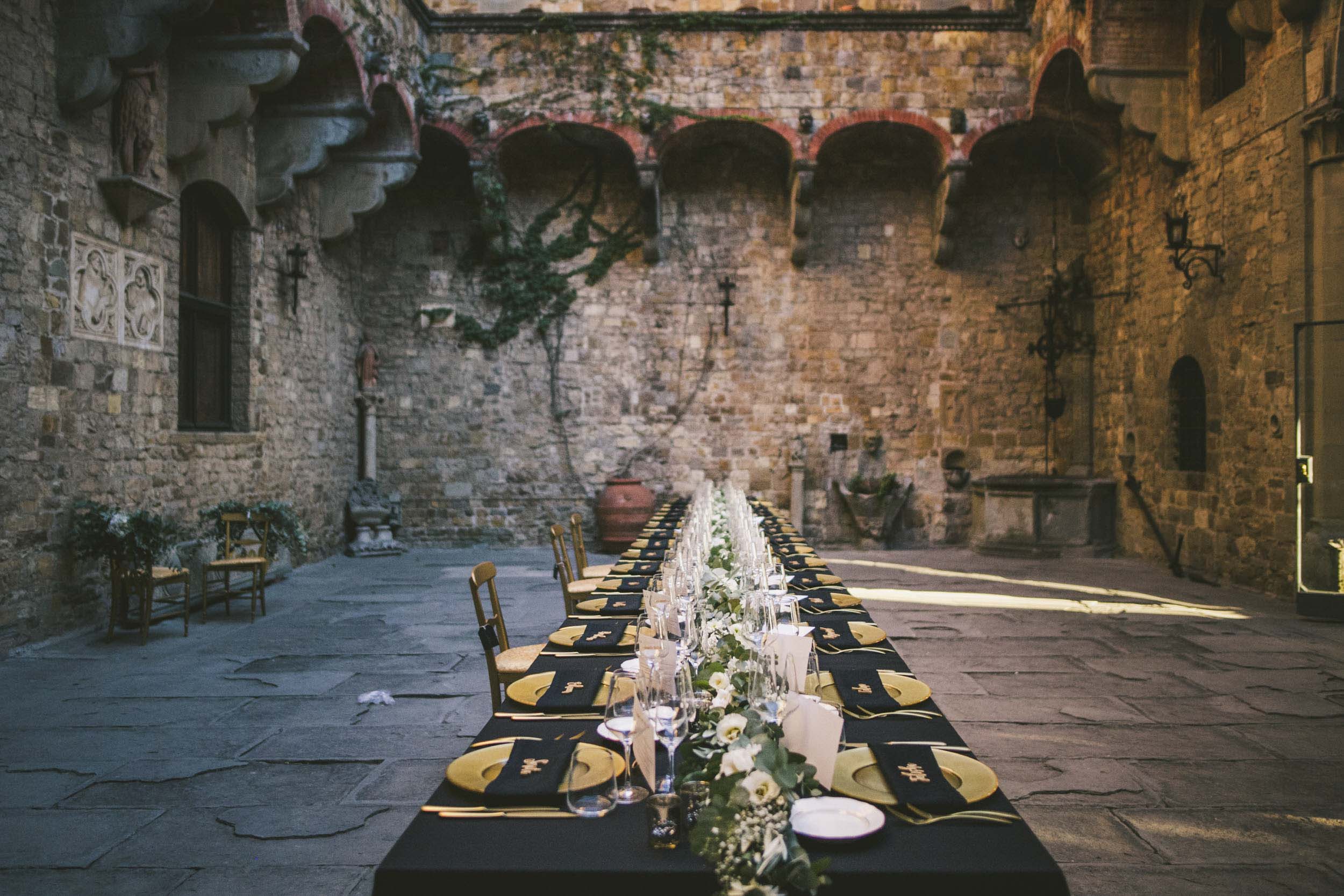 Destination Wedding in Italy - Alessia Bruchi fotografia, italian wedding photographer based in tuscany available for exclusive destination wedding in tuscany and Italy. Wedding in Castello di Vincigliata Firenze