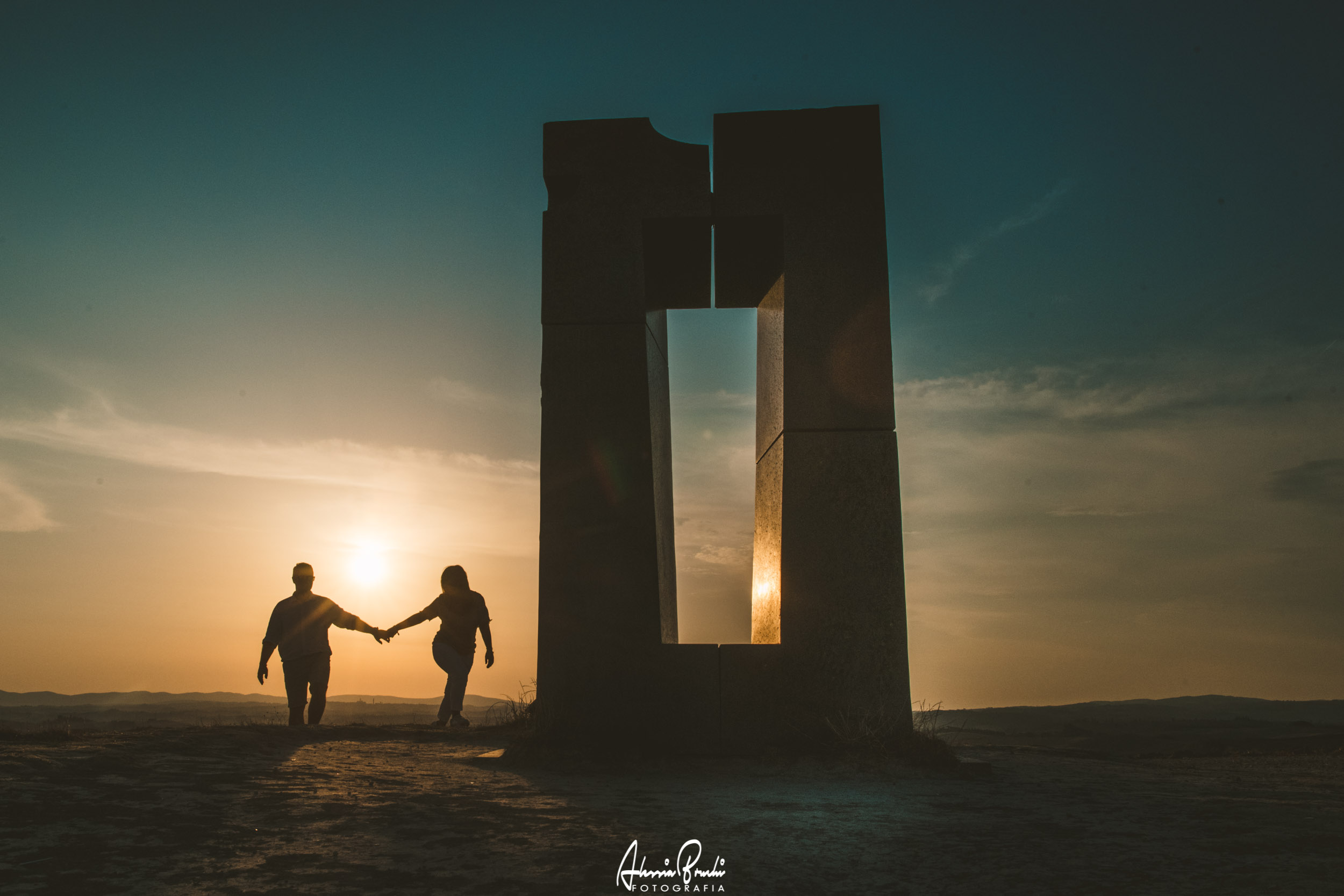 Engagement photo shooting in Crete Senesi, Tuscany. Photo by Alessia Bruchi Fotografia, italian wedding photographer based in siena available for exclusive wedding engagement elopement in Tuscany and Italy Engagement photos in Crete Senesi Tuscany
