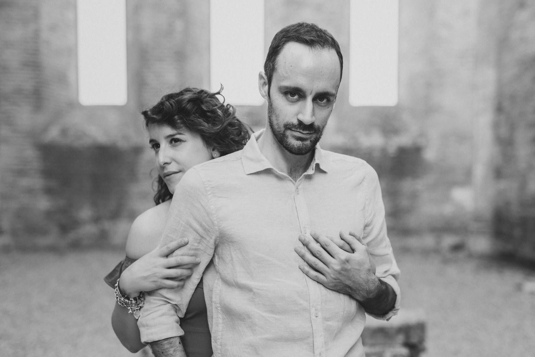 Engagement photo shooting in san galgano abbey, Tuscany - Alessia Bruchi Fotografia, italian wedding photographer based in siena available for exclusive wedding engagement elopement in Tuscany and Italy Foto Prematrimonio Siena Toscana