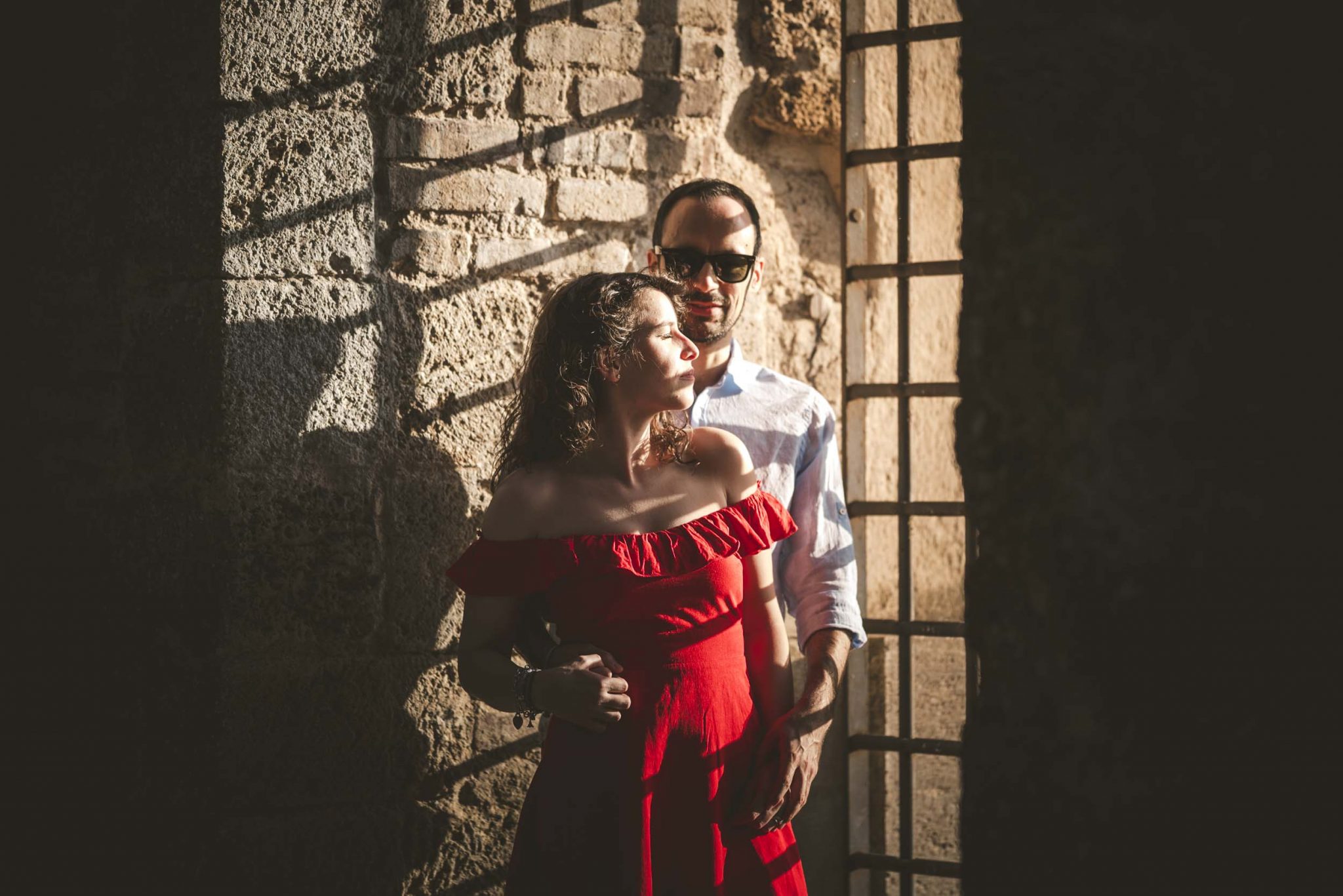 Engagement photo shooting in san galgano abbey, Tuscany - Alessia Bruchi Fotografia, italian wedding photographer based in siena available for exclusive wedding engagement elopement in Tuscany and Italy Engagement Photos San Galgano Abbey Tuscany