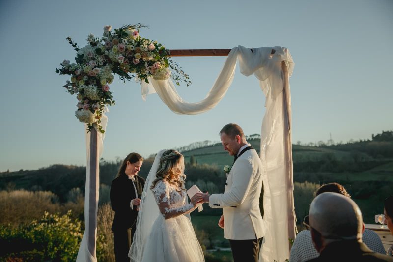 destination wedding Tuscany countryside couple